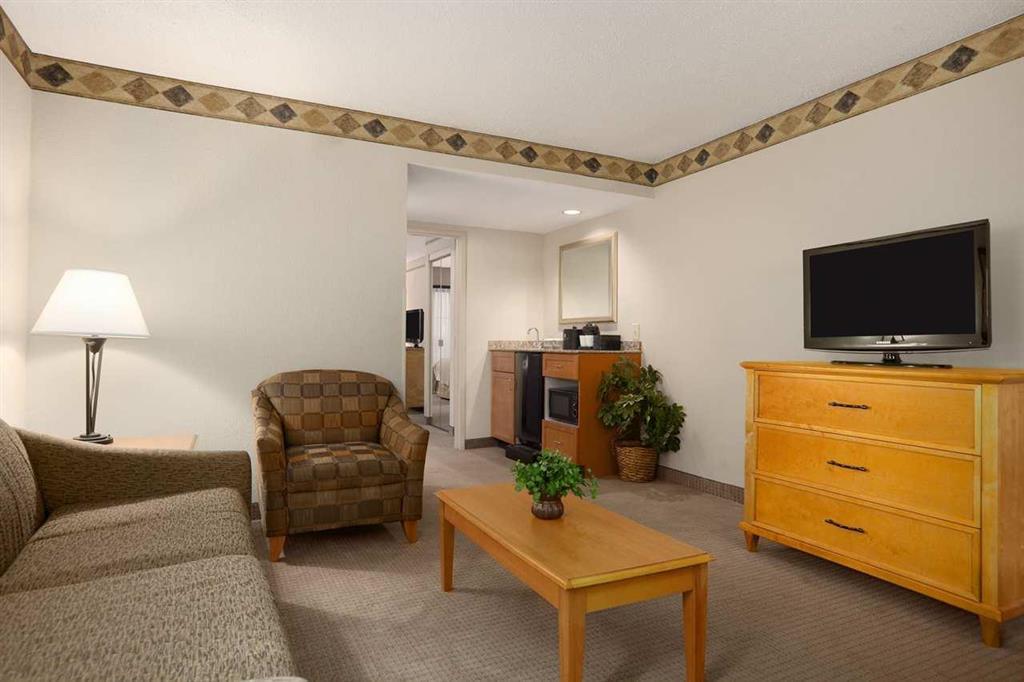 Embassy Suites By Hilton Atlanta Alpharetta Chambre photo
